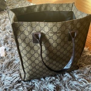 Authentic Gucci tote medium size color tan/brown handles,